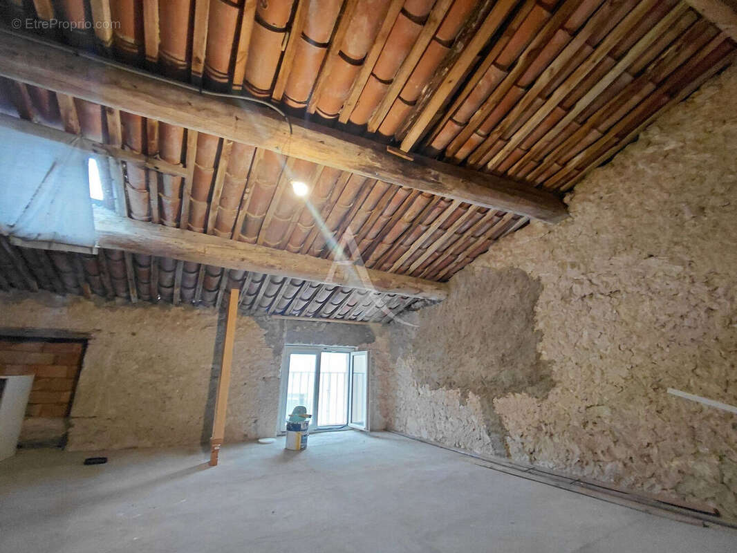 Maison à OUVEILLAN