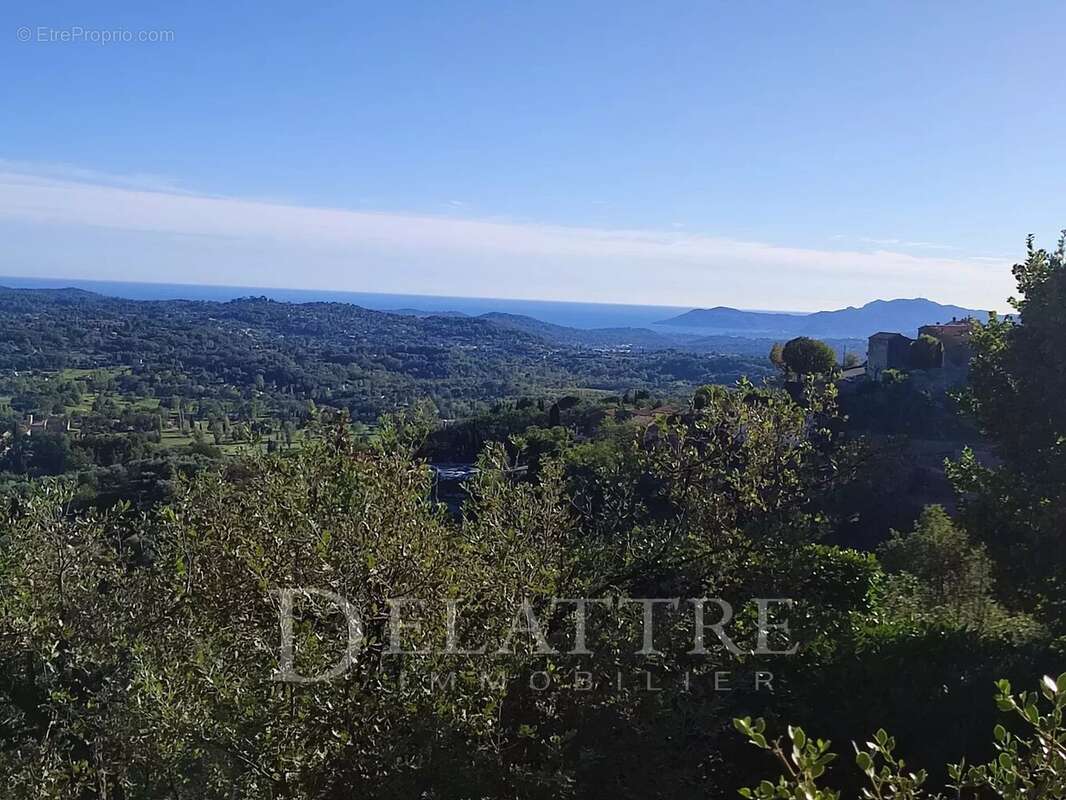 Maison à CHATEAUNEUF-GRASSE