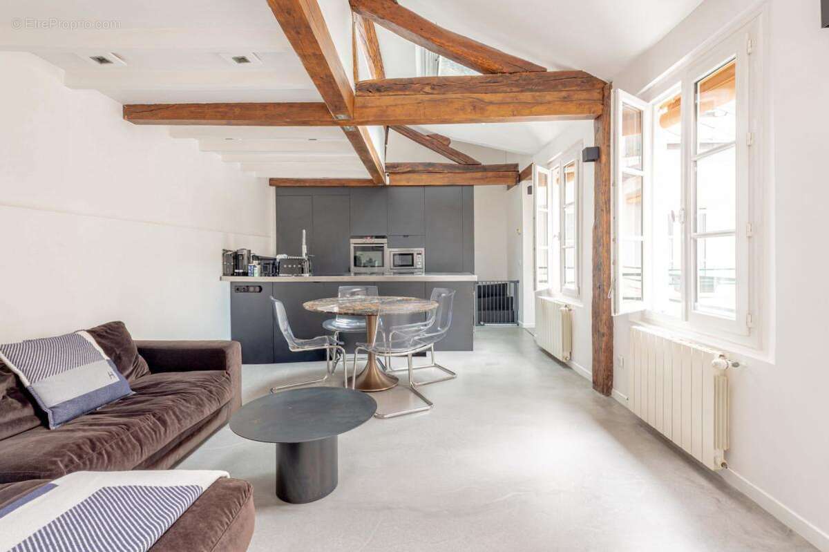 Appartement à PARIS-3E