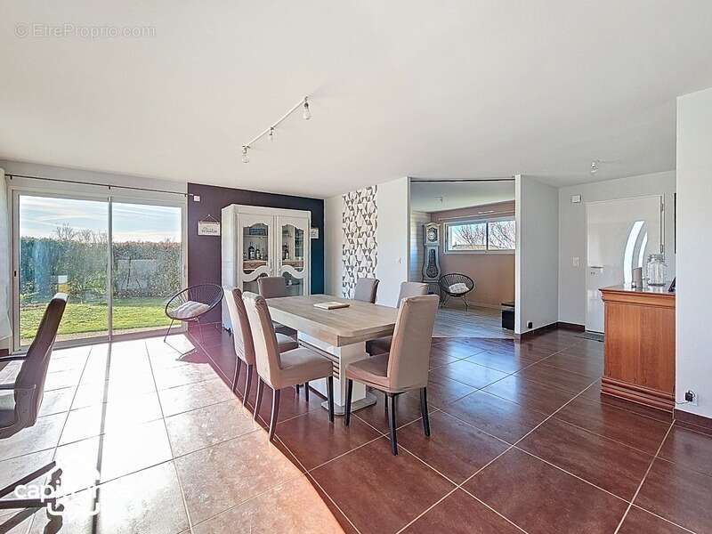 Maison de plain-pied 121 m² – 3 chambres – 3 garages (87m²) – terrain clos 1 454 m² – Boussais (79) proche Airvault - photo 5