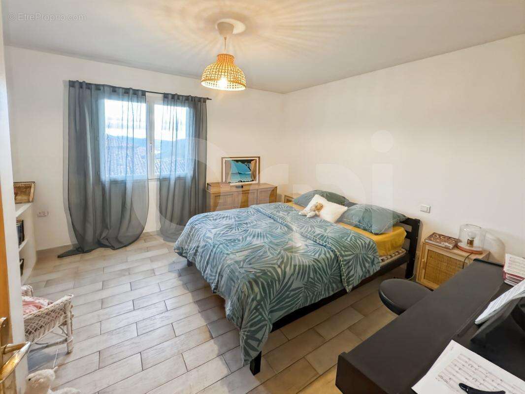 Maison à LE REVEST-LES-EAUX