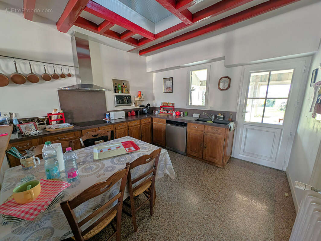 Maison ancienne sur la commune de Montholon de 266m2 habitable et son jardin de 860m2 - photo 2