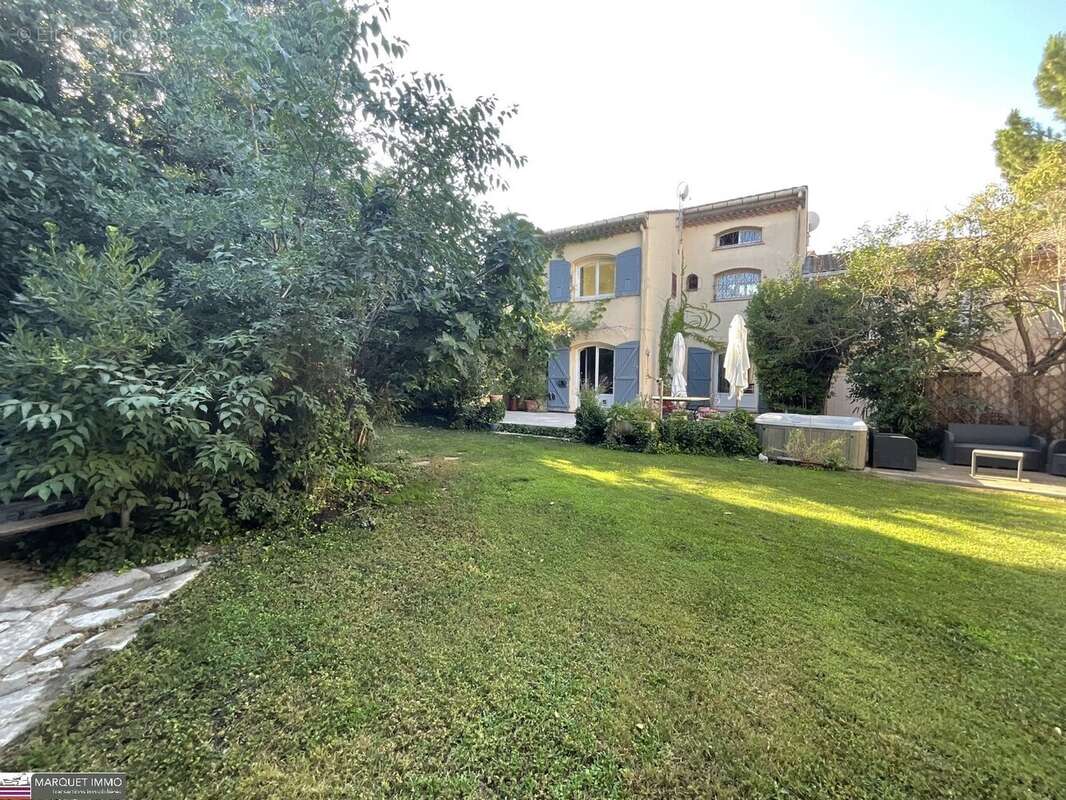 Découvrez cet ensemble immobilier composé de 2 villas indépendantes T6 de 179 m² et T3 de 59 m² en 4 faces sur 828 m² de terrain - photo 29