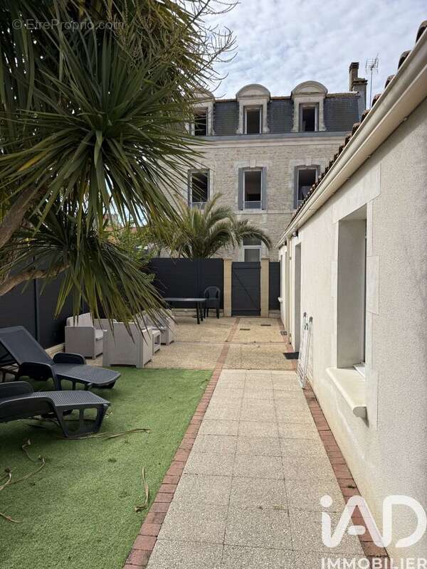 Appartement 317 m² à Fouras  - photo 2