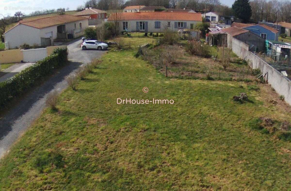 Terrain à LA LIMOUZINIERE