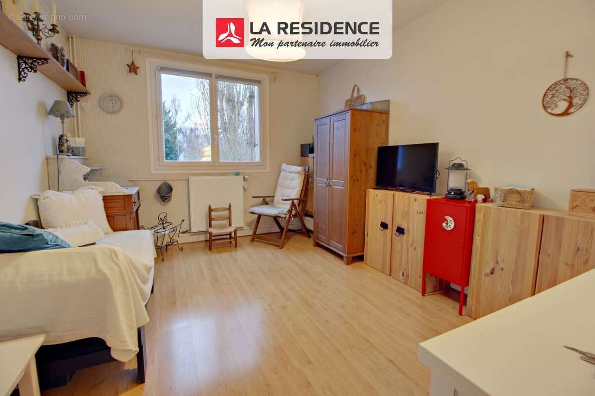 Appartement à LES CLAYES-SOUS-BOIS