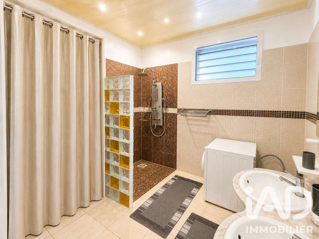 Maison 204 m² à Le Tampon  - photo 7