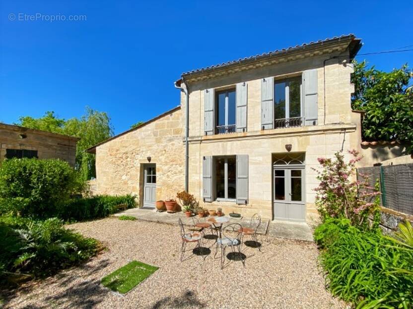 Maison à AMBES