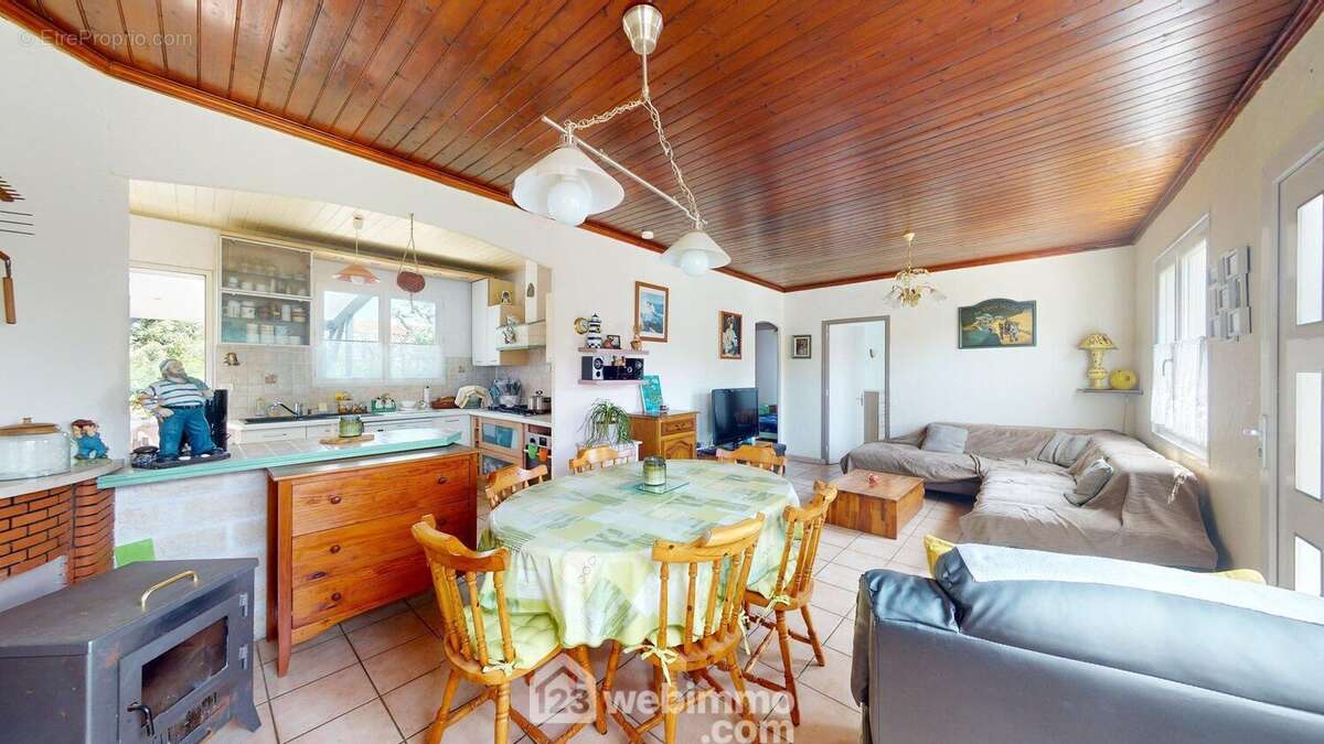 Pièce de vie - Maison à SAINT-VINCENT-SUR-JARD