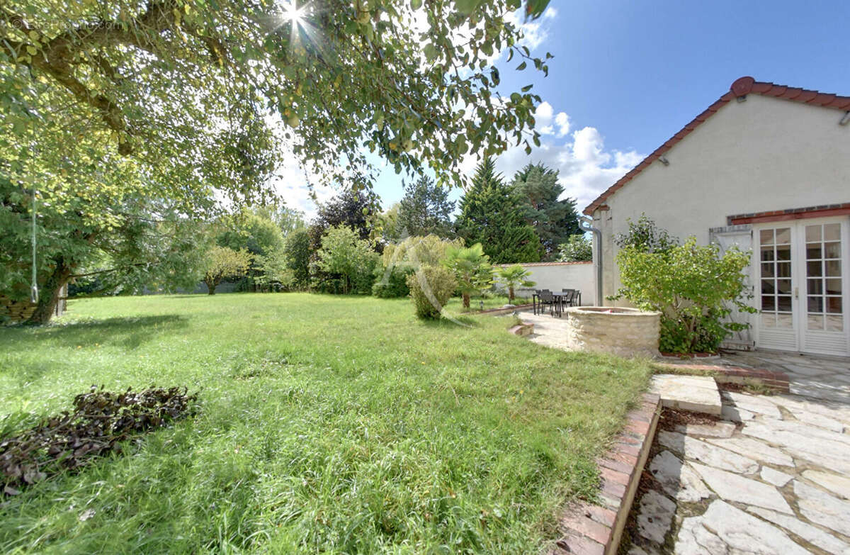 Maison à FLEURY-LA-VALLEE