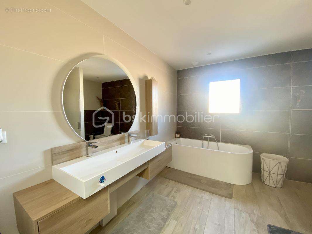 Maison à MONTELIMAR