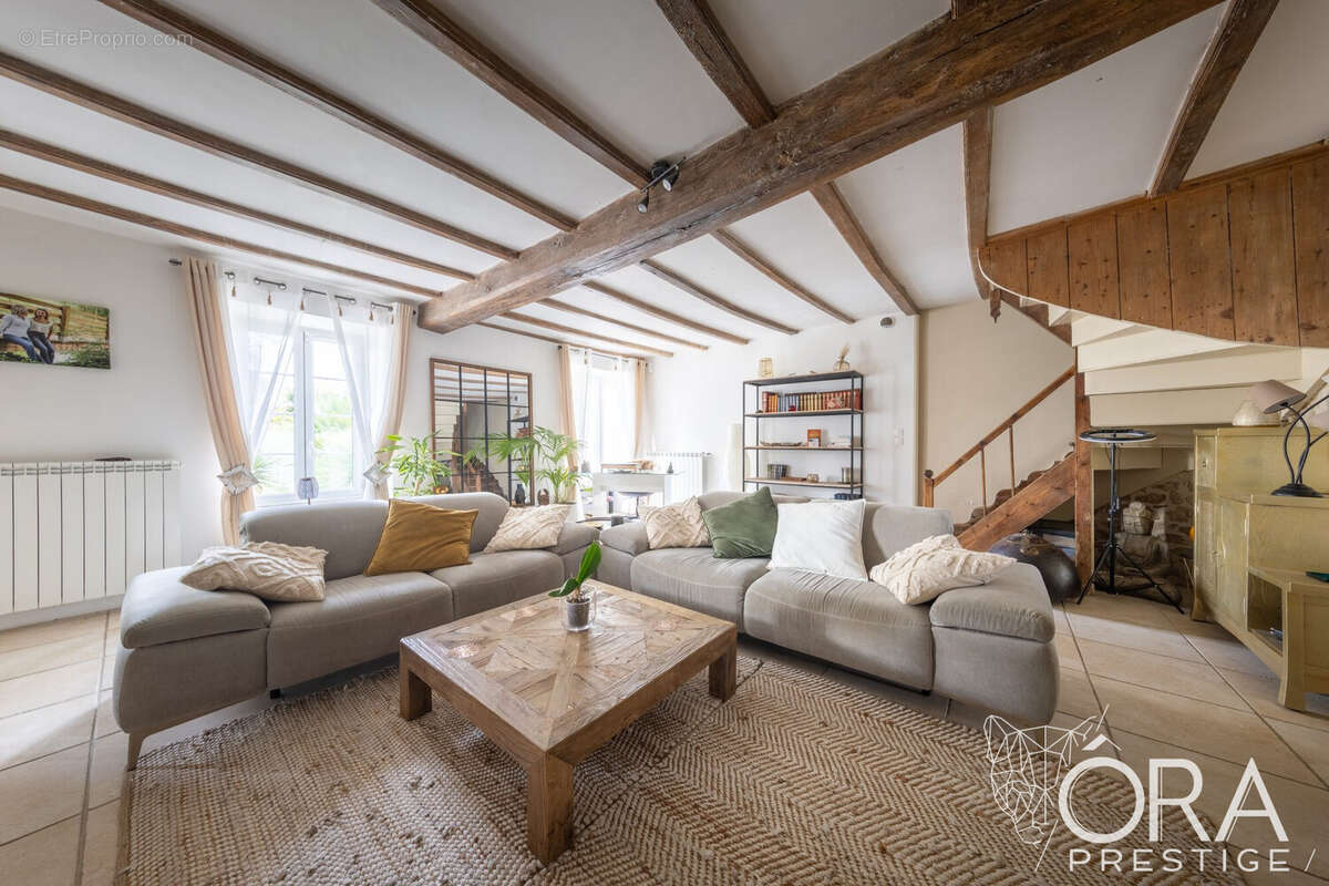 Maison à COURCELLES