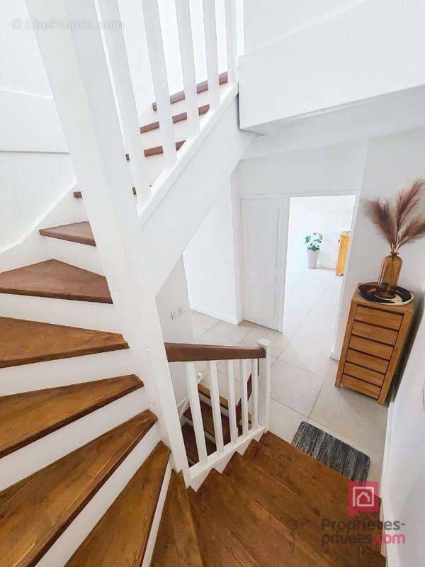 Maison à ROQUEBRUNE-SUR-ARGENS