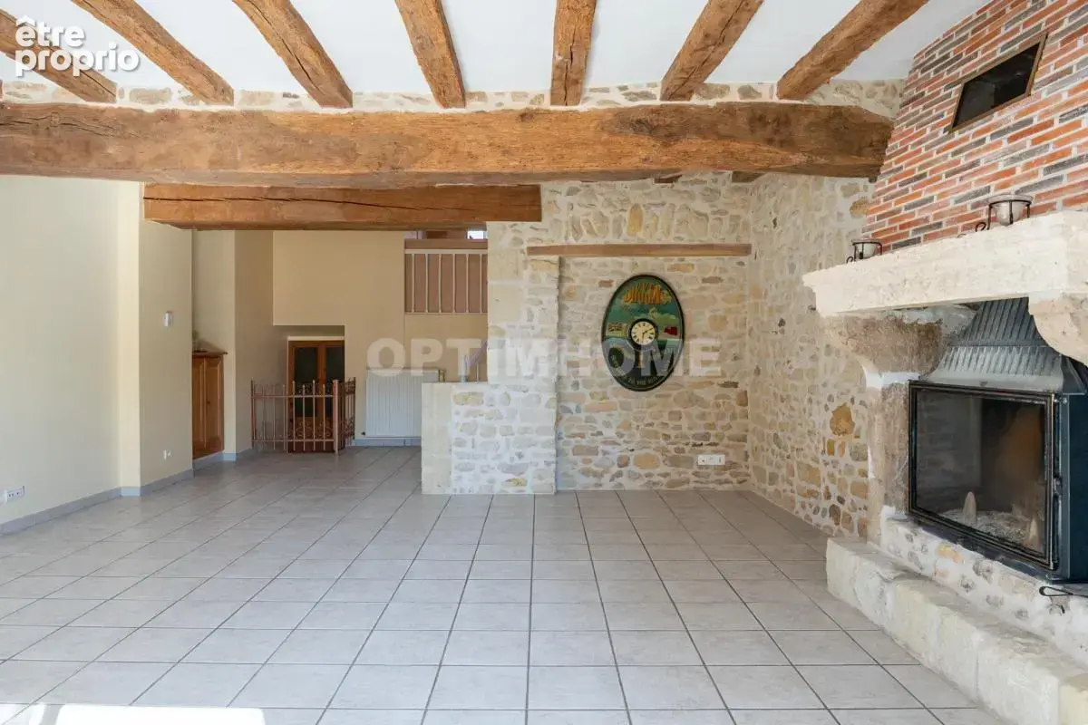 Grande maison de ville avec cour à Thouars (79) - photo 3