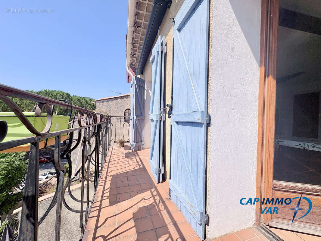 Maison 380 m² à Signes  - photo 3