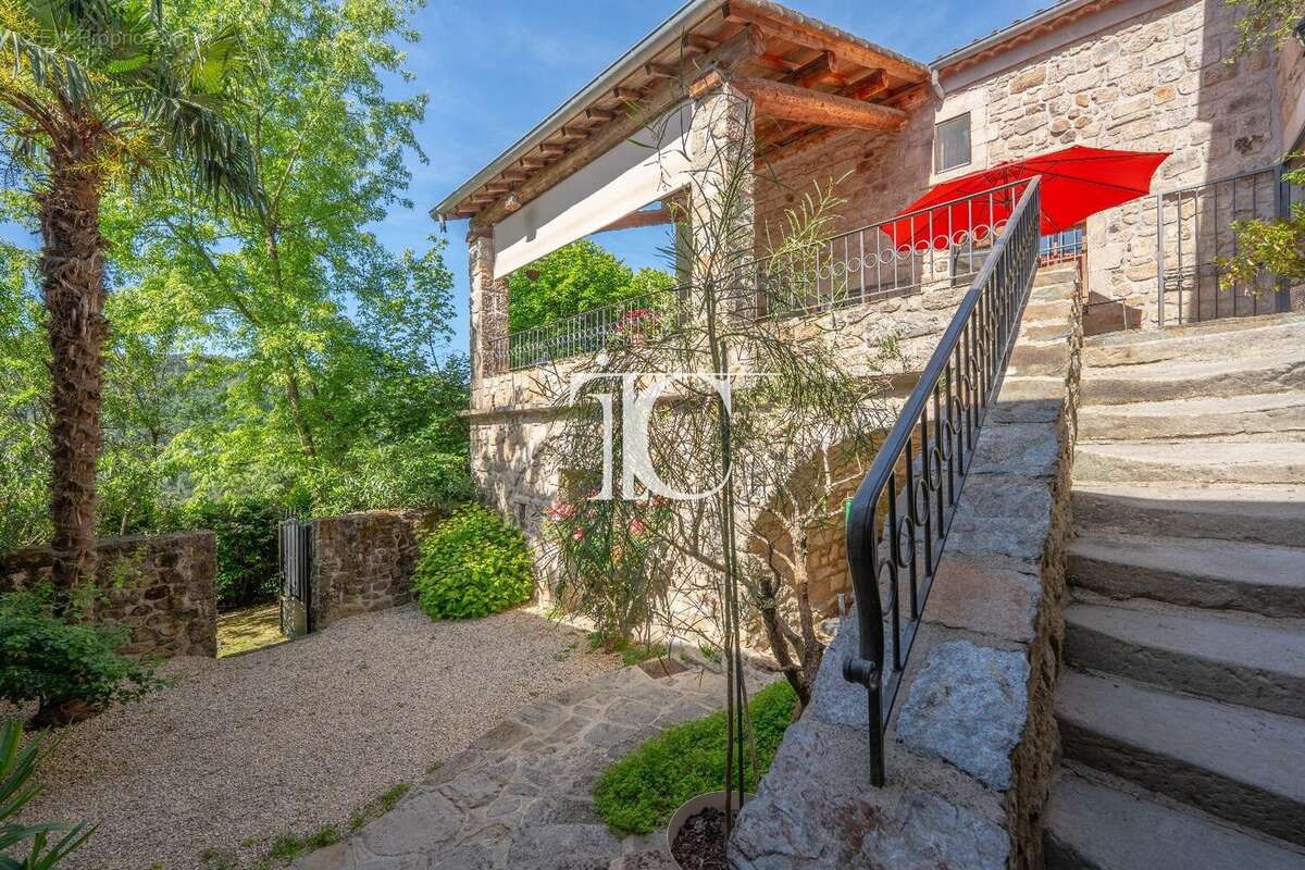 Maison à LABLACHERE
