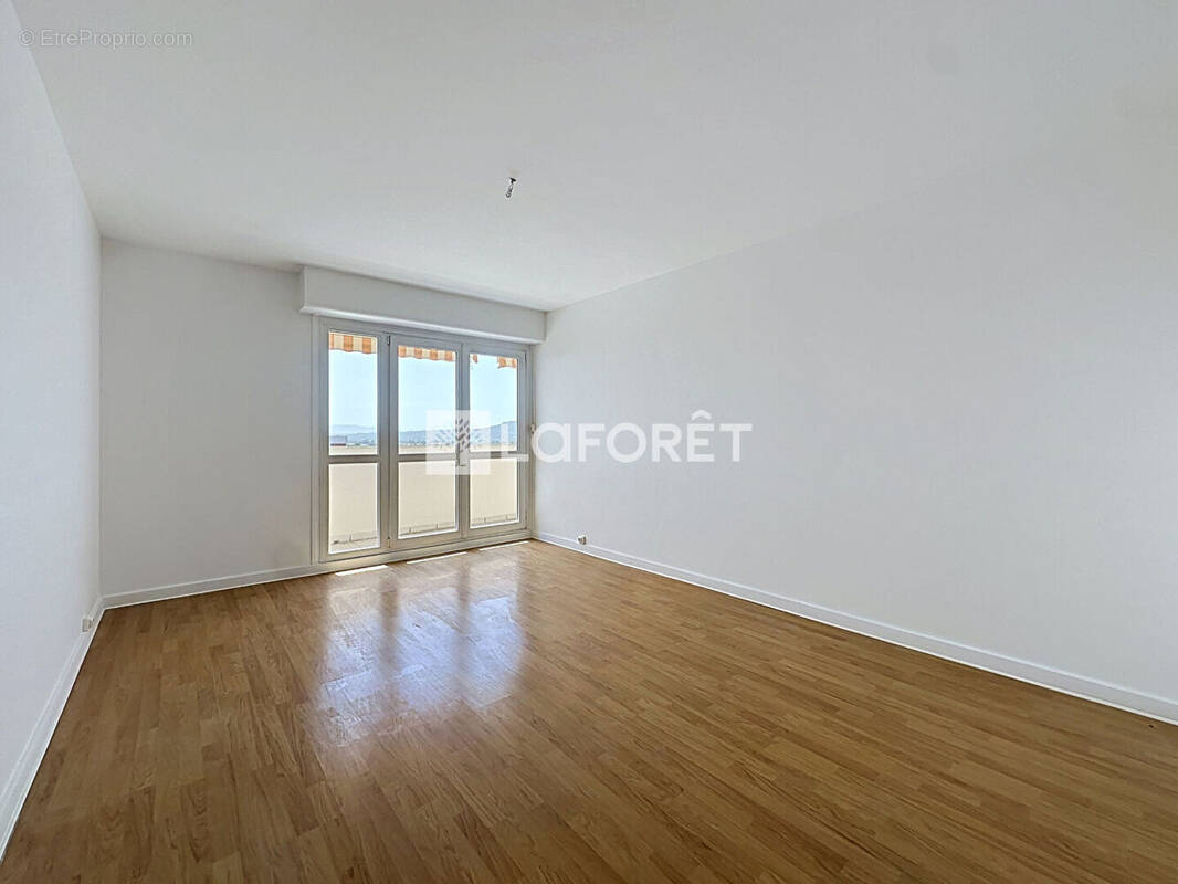 Appartement à RILLIEUX-LA-PAPE