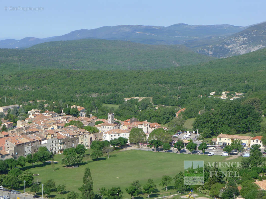 Commerce à SAINT-VALLIER-DE-THIEY