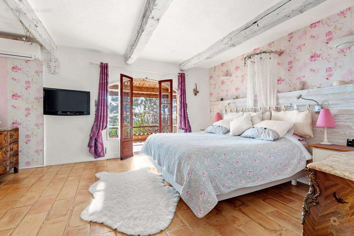 Maison à TOURRETTES-SUR-LOUP