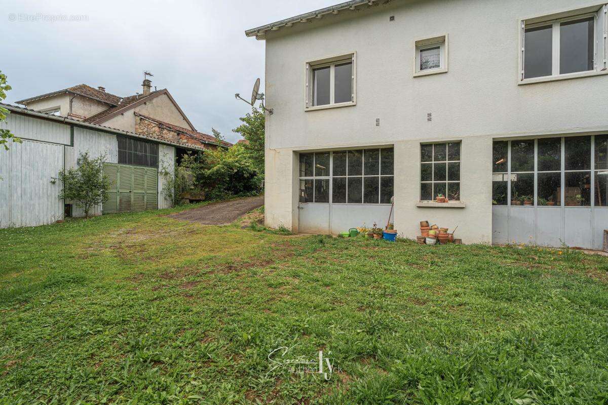 Maison 115 m² à Saint-Priest-Ligoure  - photo 10