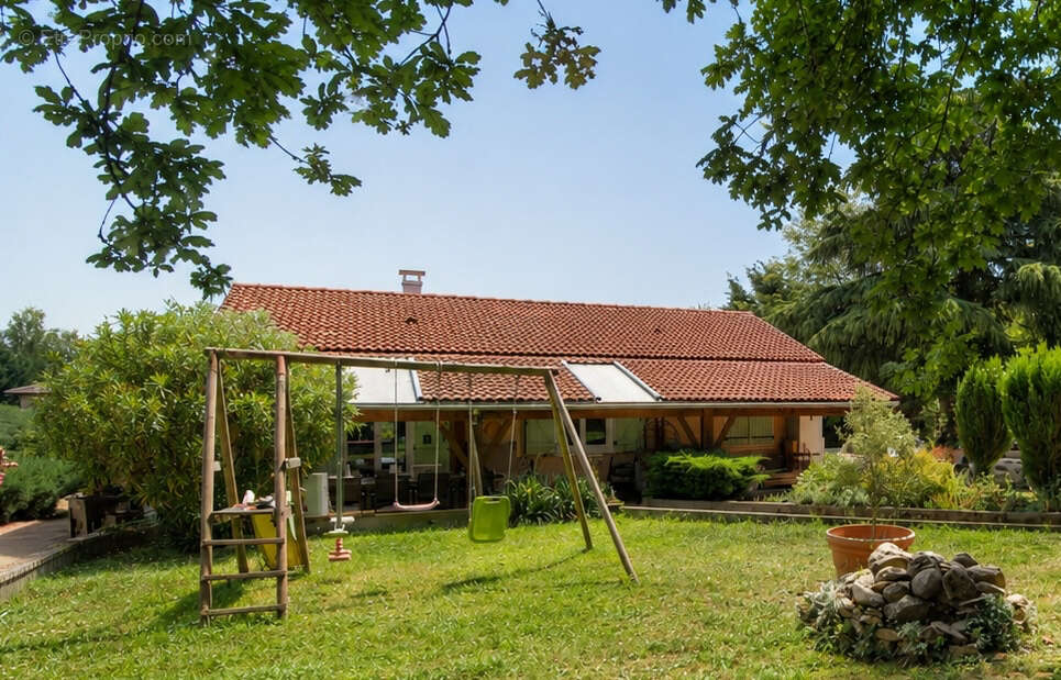 Maison familiale avec jardin au centre de Meximieux - photo 7