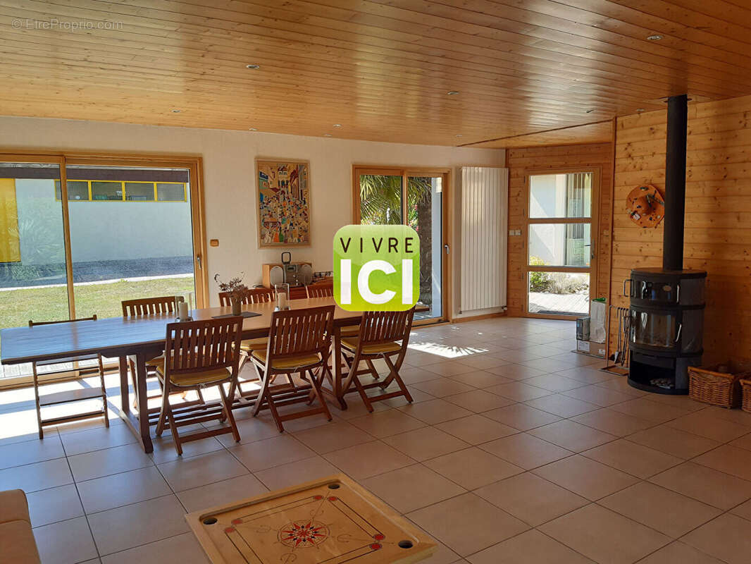 Maison à LA CHAPELLE-DES-MARAIS