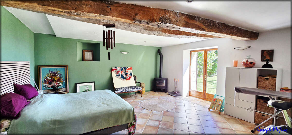 Propriete pierre renovee 332 m2   vue panoramique   gite   1,2 ha - photo 7