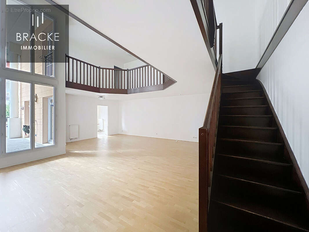 Appartement à COURBEVOIE