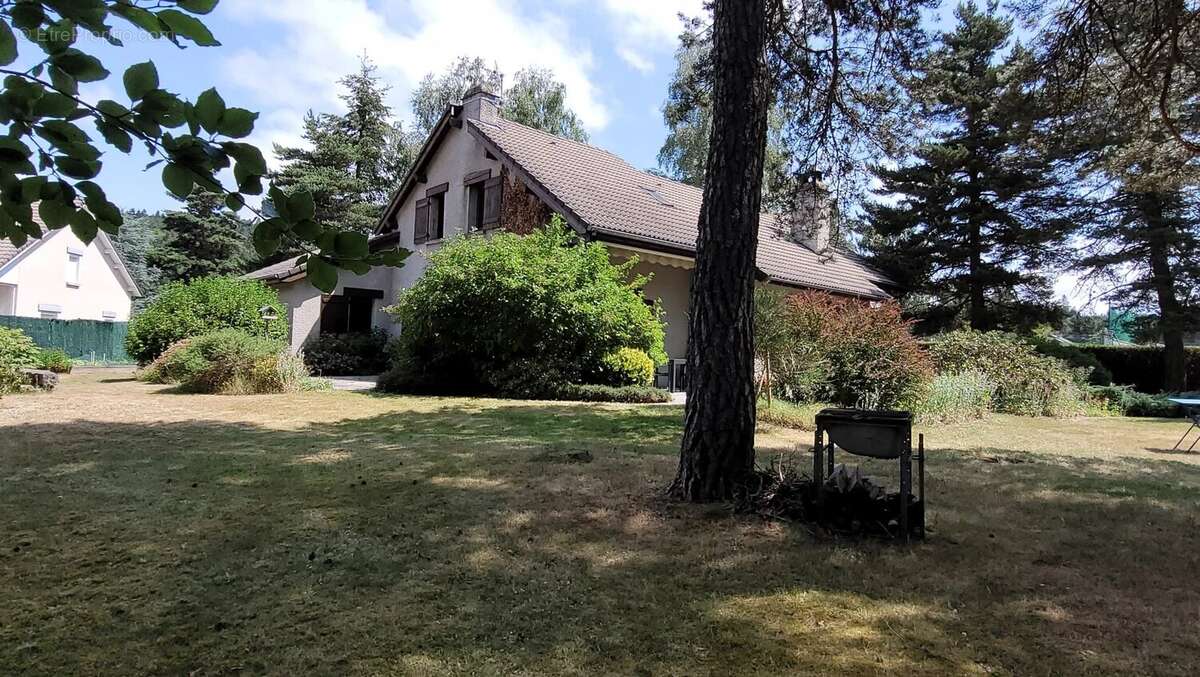 Maison à LE CHAMBON-SUR-LIGNON