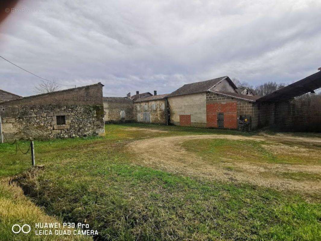 Maison à VILLEGOUGE