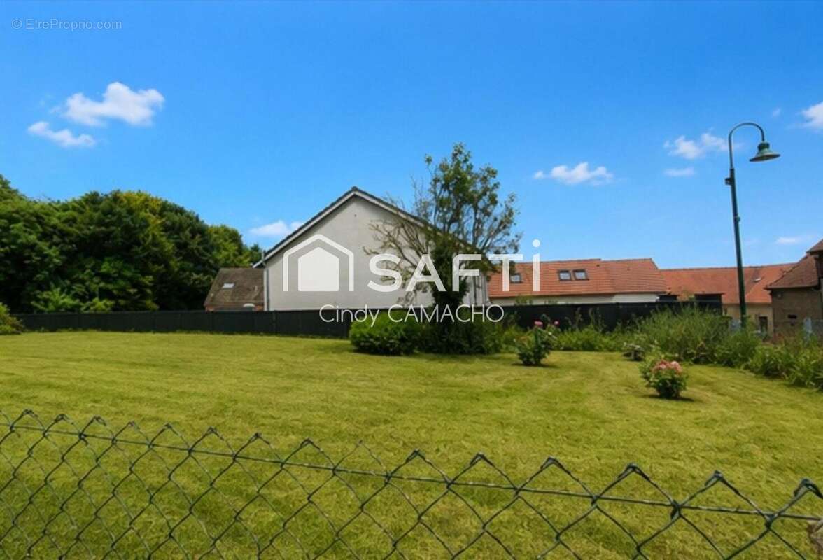 Terrain 503 m² à Argoeuves  - photo 4