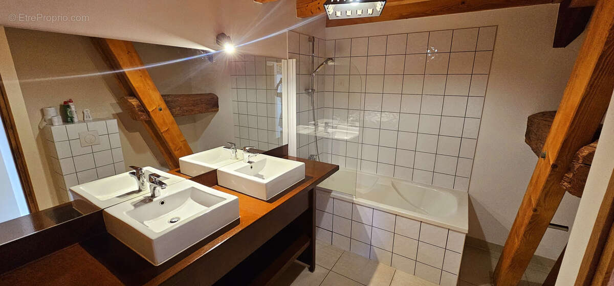 Appartement à ALLONZIER-LA-CAILLE