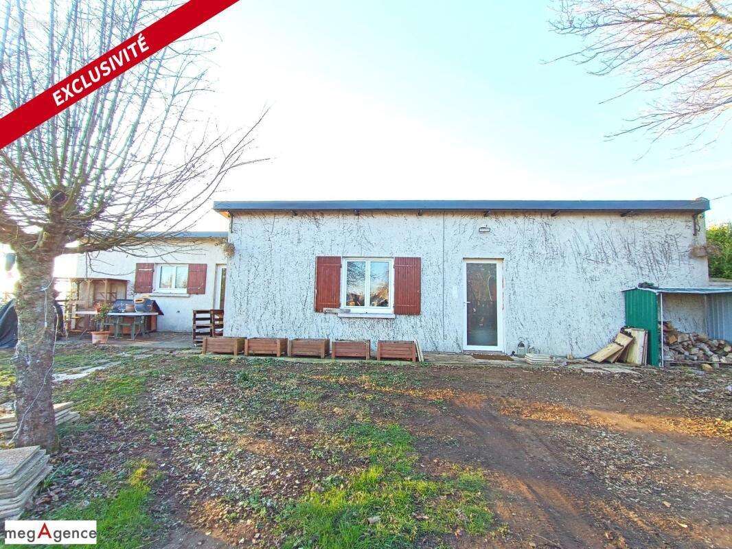 Maison à WIRY-AU-MONT
