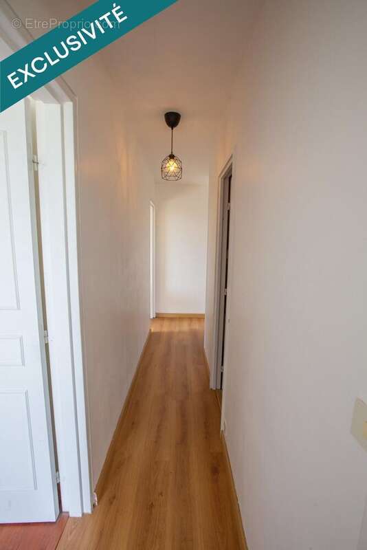 Appartement 72 m² à Le Mesnil-Saint-Denis  - photo 7