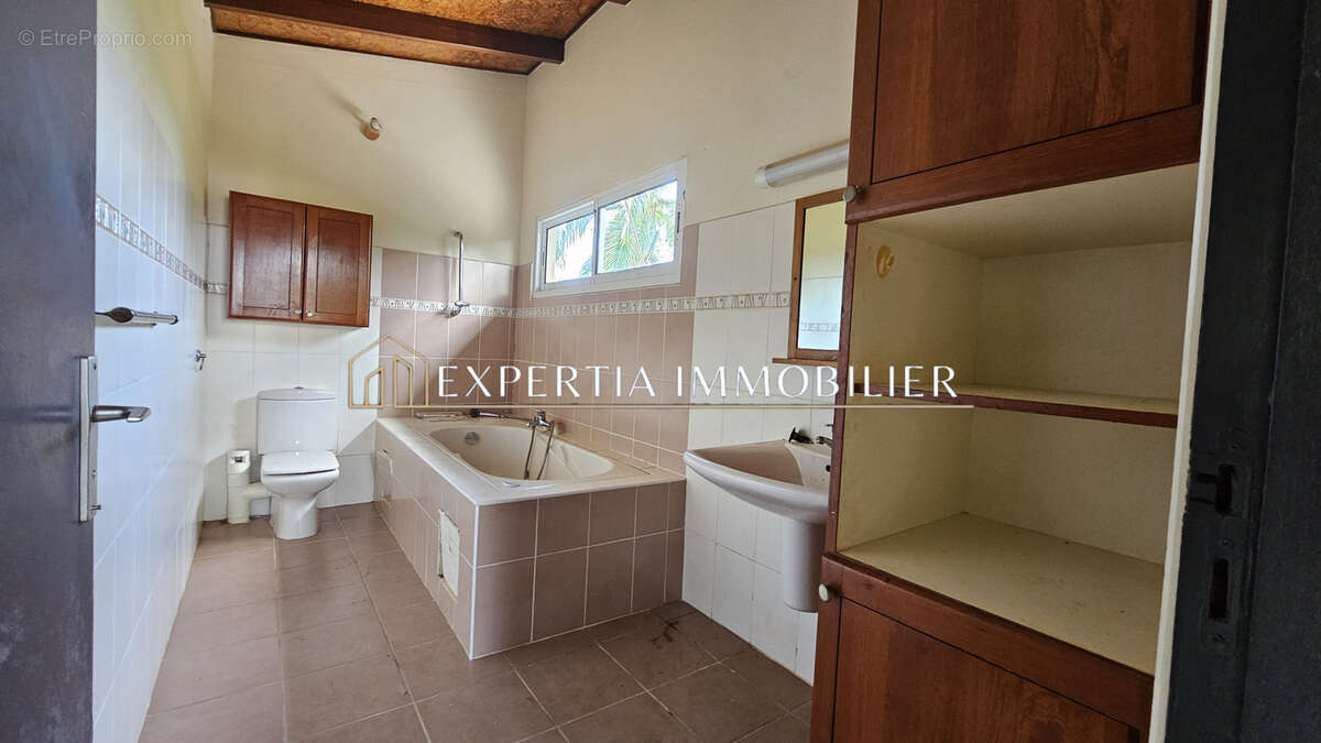 Maison à REMIRE-MONTJOLY