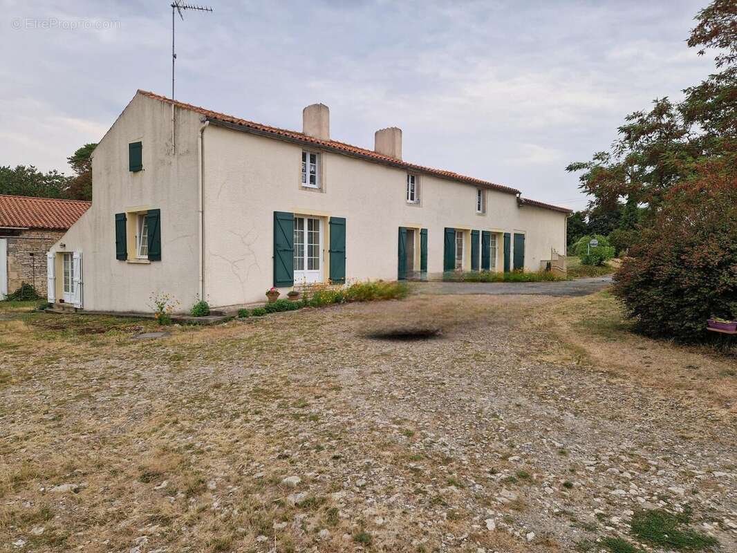 Photo 2 - Maison à MOUZEUIL-SAINT-MARTIN