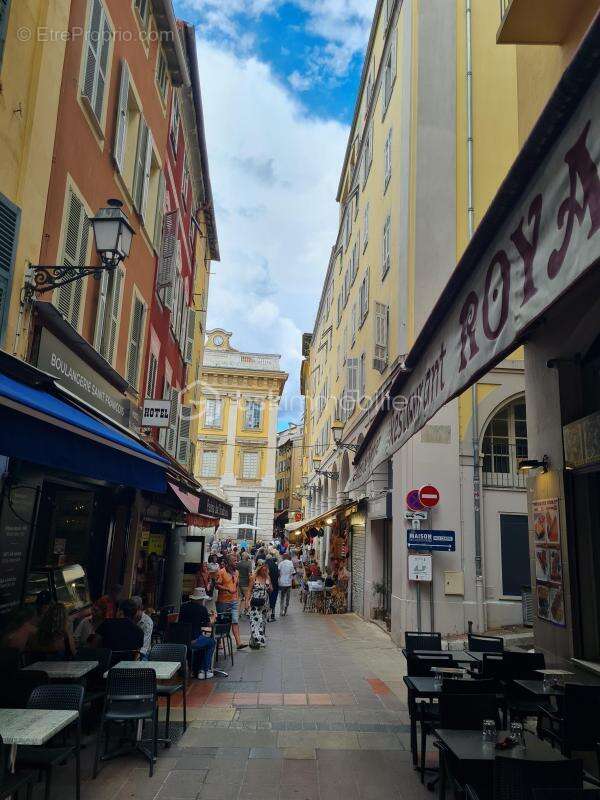 Dernier étage avec terrasse au cœur du Vieux-Nice – Fort potentiel - photo 17