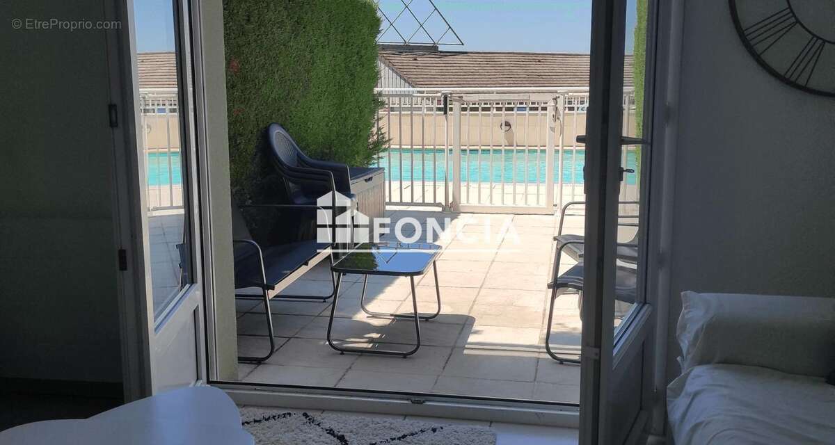 Appartement à SALLES-CURAN