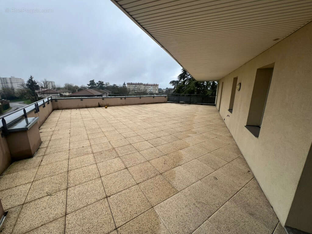 Appartement à RILLIEUX-LA-PAPE