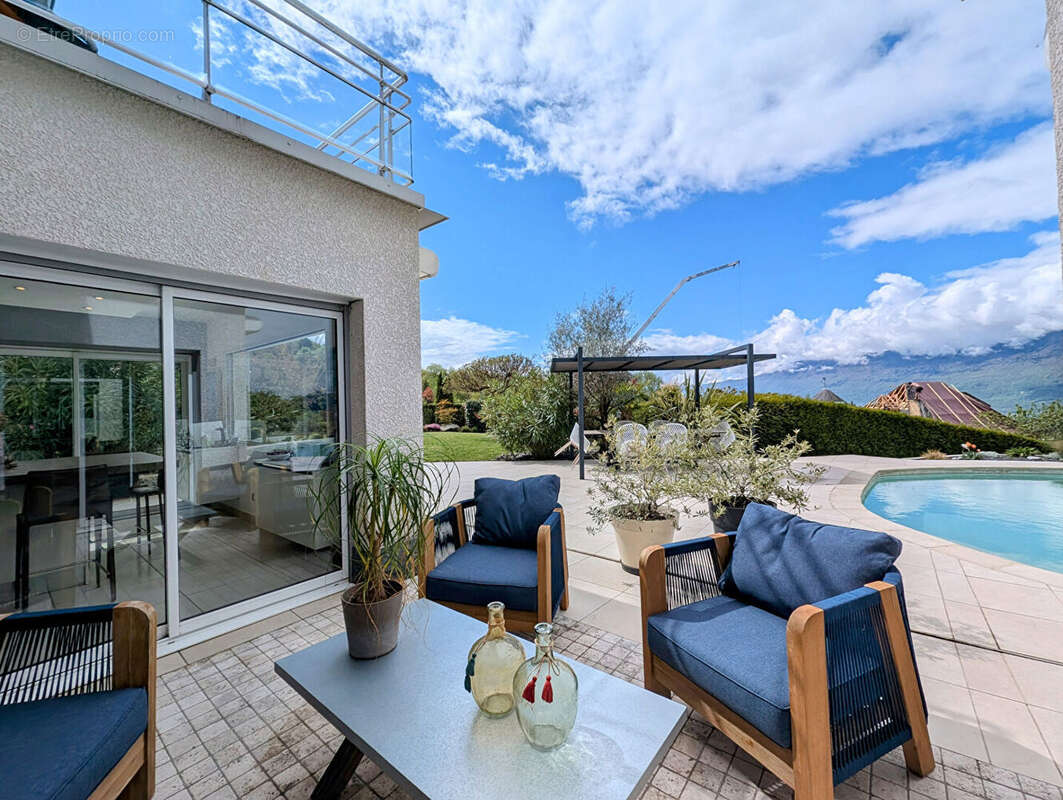 Maison à PUGNY-CHATENOD