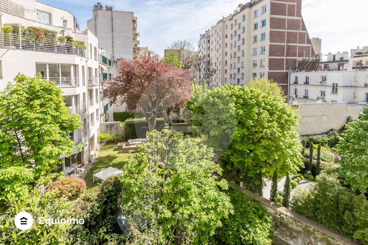 Appartement à PARIS-16E