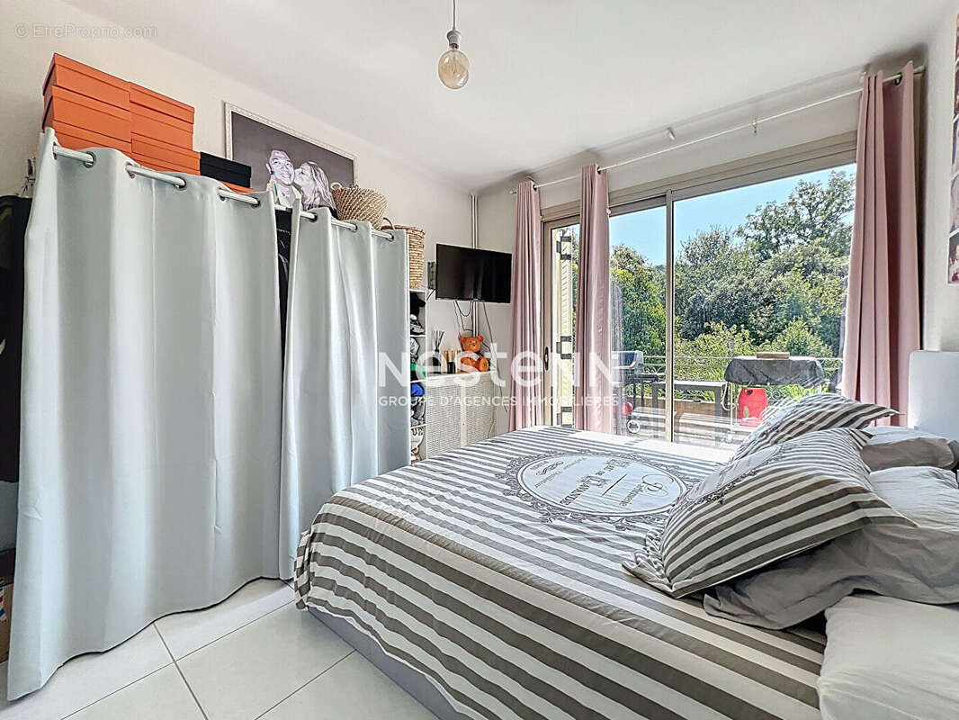 VALLAURIS - Maison - 230m² - Terrain 525m² - Projet promoteur - Hauteur autorisé - Proche commodités - photo 9