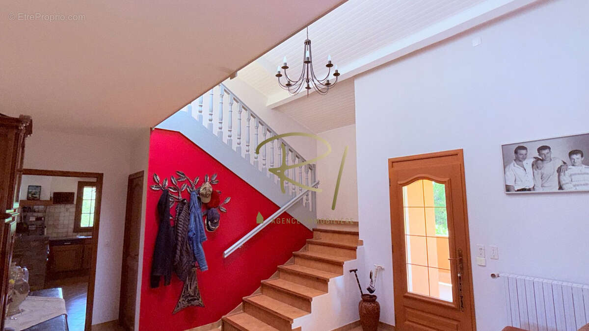 Maison à SAINT-SAUVEUR-DE-CRUZIERES