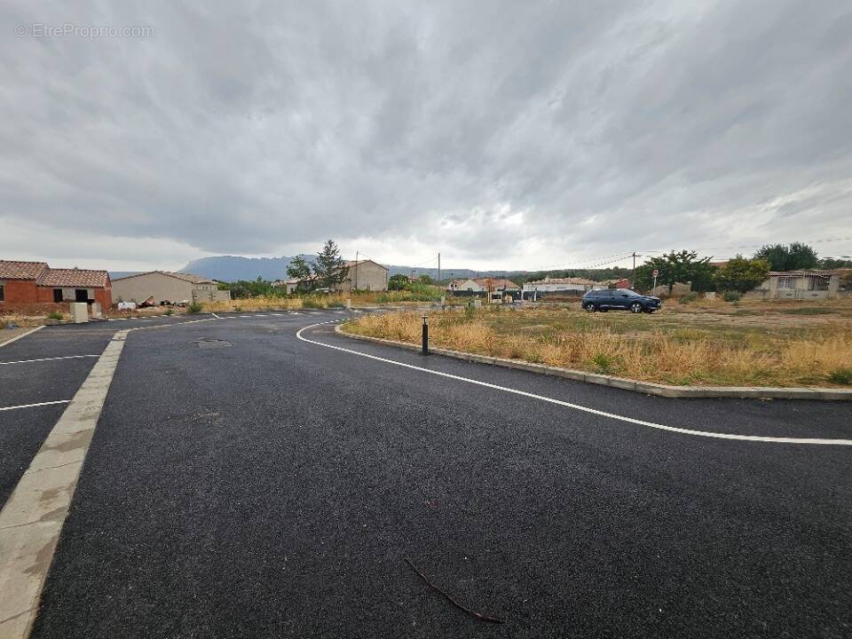 Terrain à POURRIERES