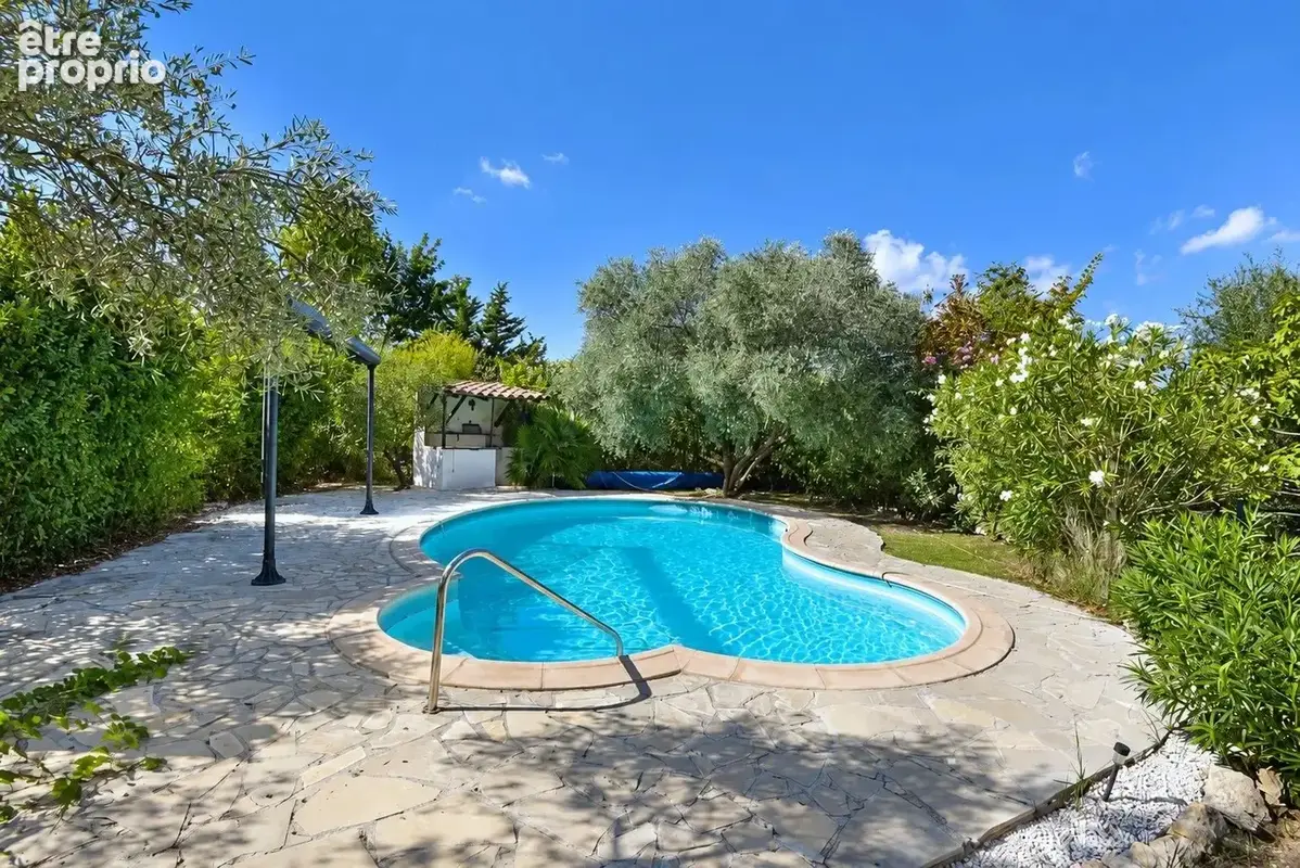 Saint-Paul-en-Forêt – Villa 140 m², 4 chambres, piscine chauffée et garage - photo 15