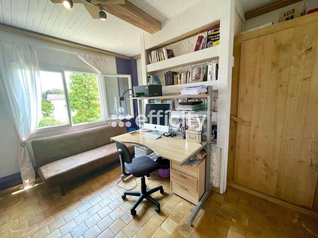 Maison à COUTRAS