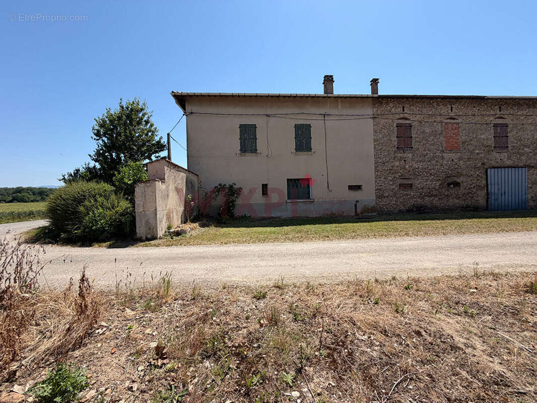 Maison à MONTELIER