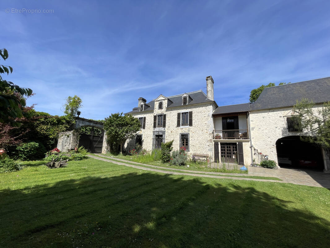 Maison à NAY