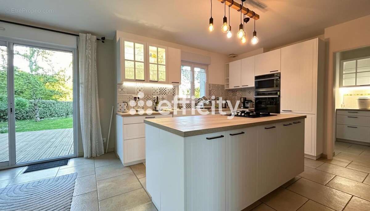 Maison à SAINT-CYR-SUR-LOIRE