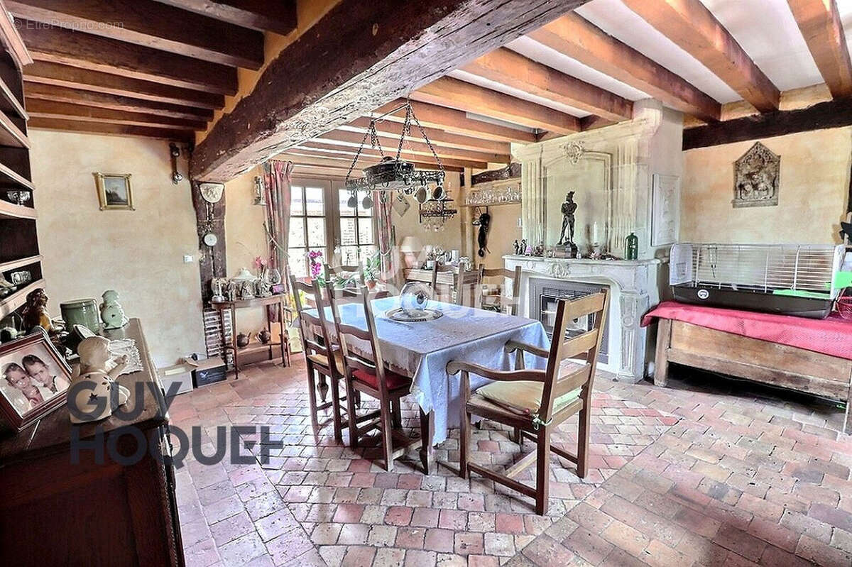 Mesnil en Ouche, proximité du château de Beaumesnil, tous commerces à pied. - photo 4